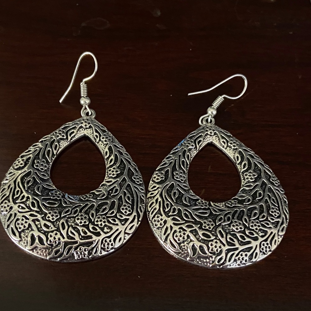 Elegant Silver Teardrop Earrings